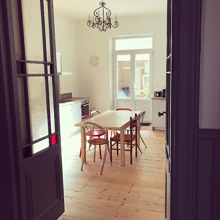 Maison St *